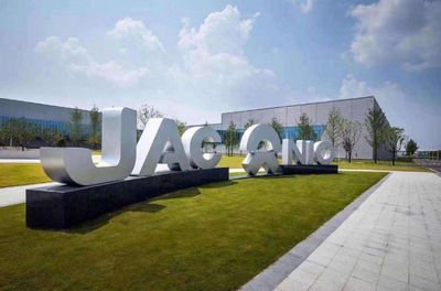 新舊勢(shì)力聯(lián)手，新造車勢(shì)力抱團(tuán)傳統(tǒng)車企大腿管用嗎？